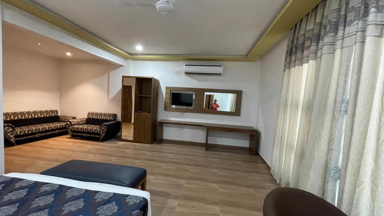 Heaven 7 Hotel&Resort Himatnagar Eksteriør bilde
