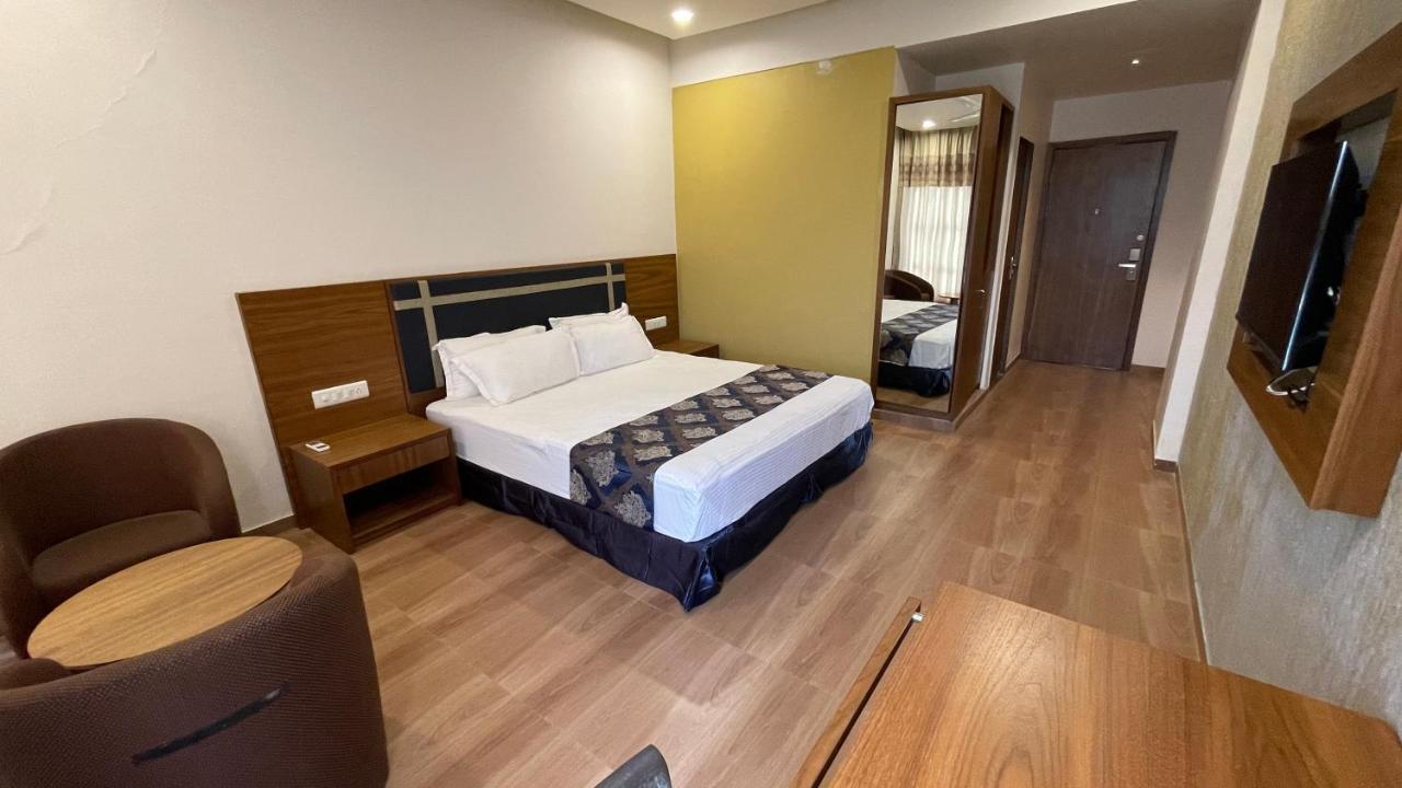 Heaven 7 Hotel&Resort Himatnagar Eksteriør bilde