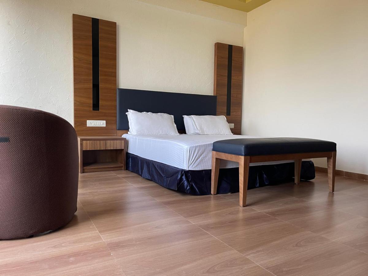Heaven 7 Hotel&Resort Himatnagar Eksteriør bilde