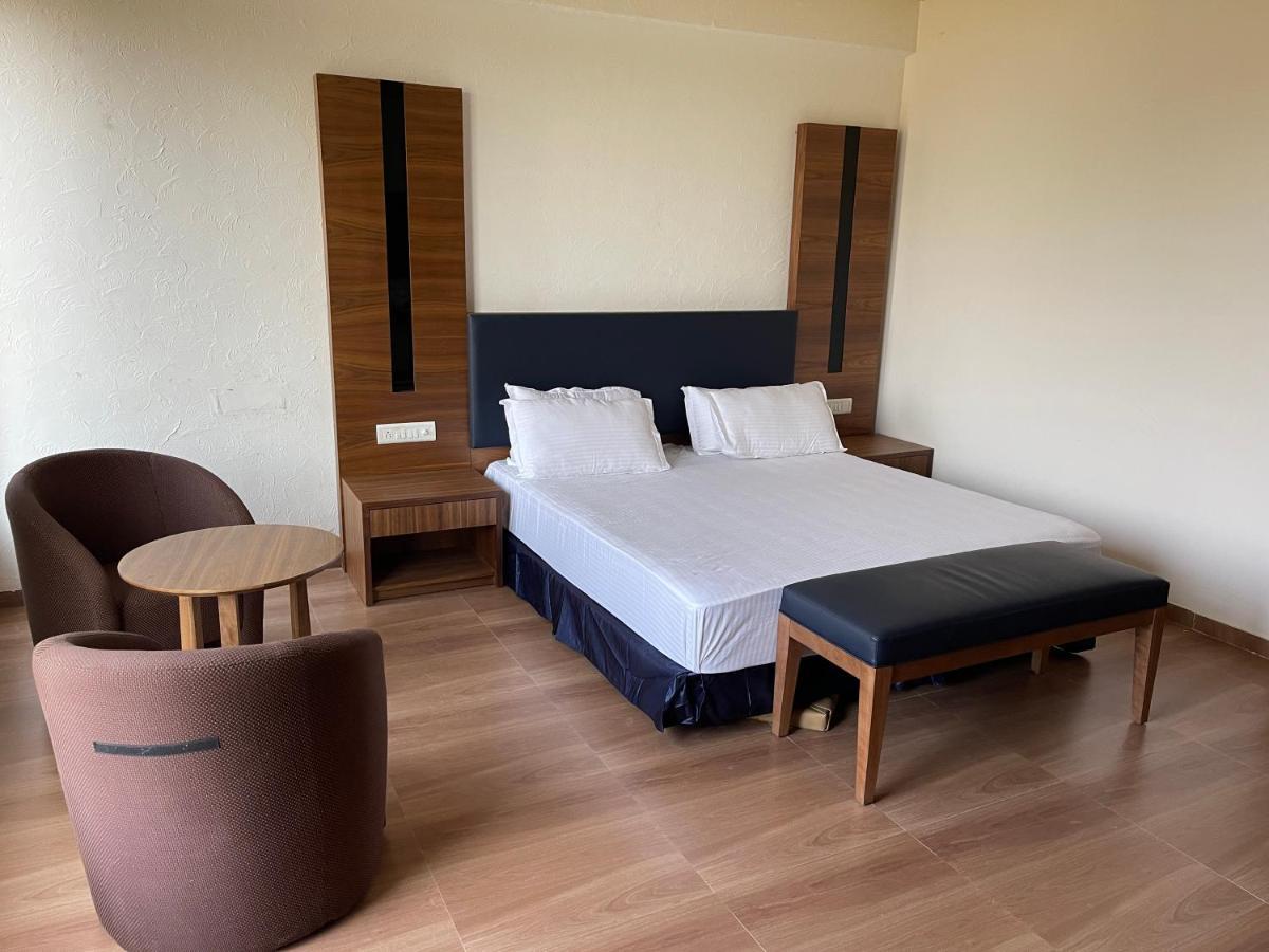 Heaven 7 Hotel&Resort Himatnagar Eksteriør bilde