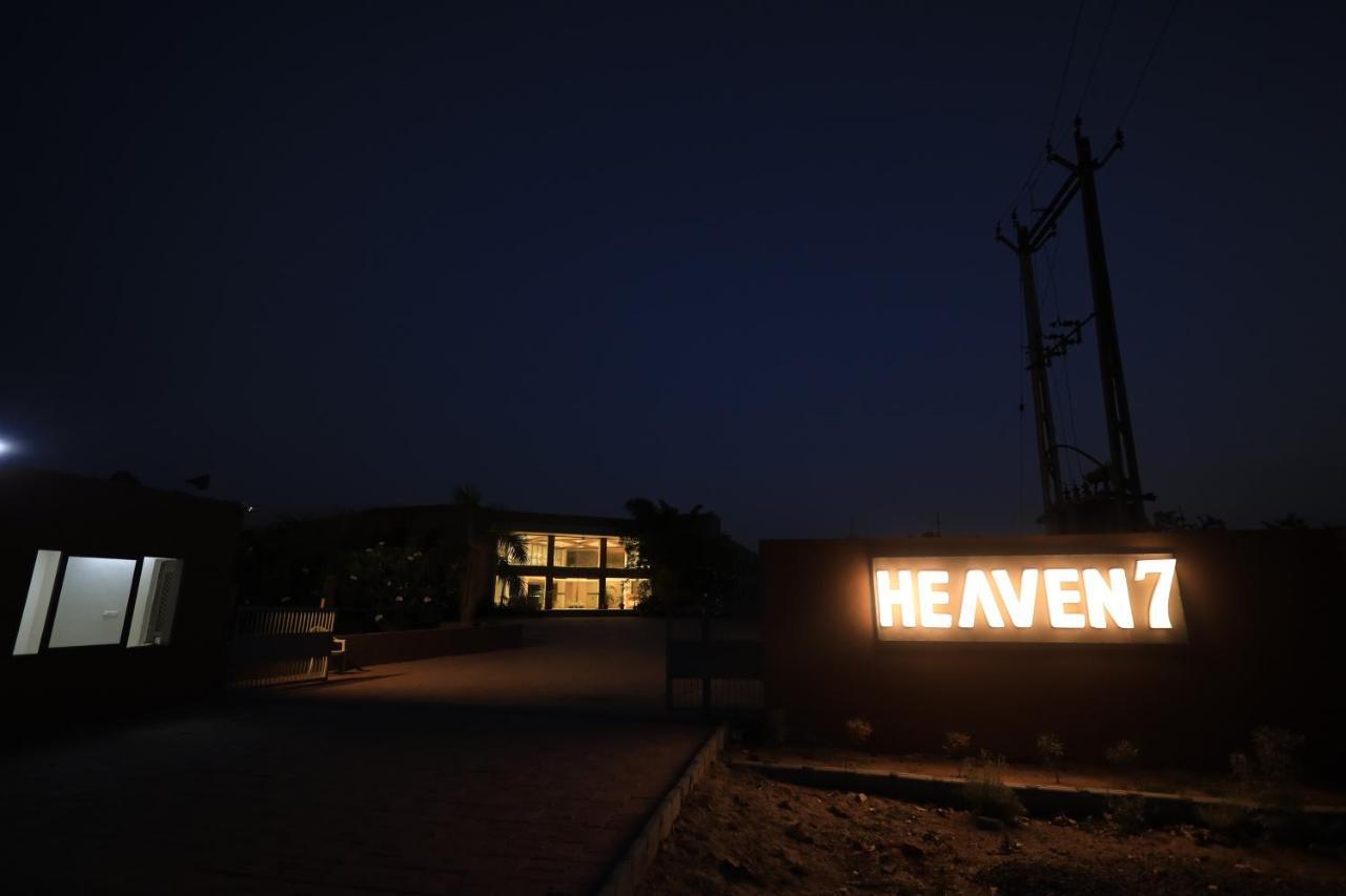 Heaven 7 Hotel&Resort Himatnagar Eksteriør bilde